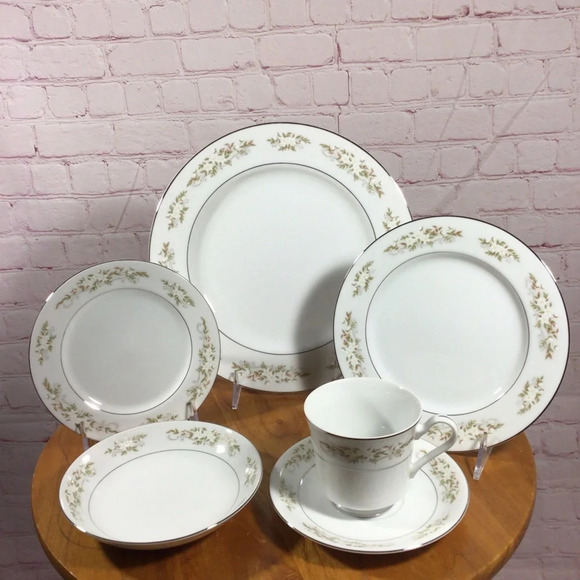 International Silver Company 326 Springtime - 6 Piece Place Setting - Picture 1 of 6